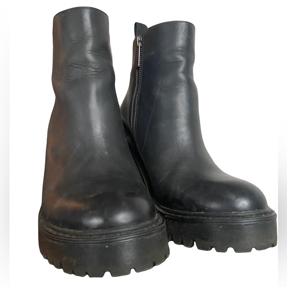 Doc Marten’s Women’s Size 9 Leather Heeled Chelsea Boots